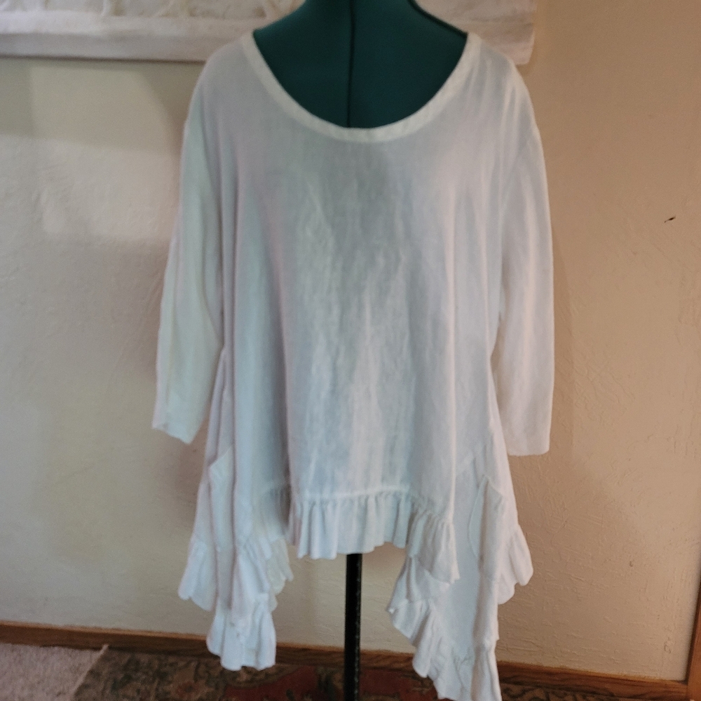 HEART'S DESIRE LINEN TOP